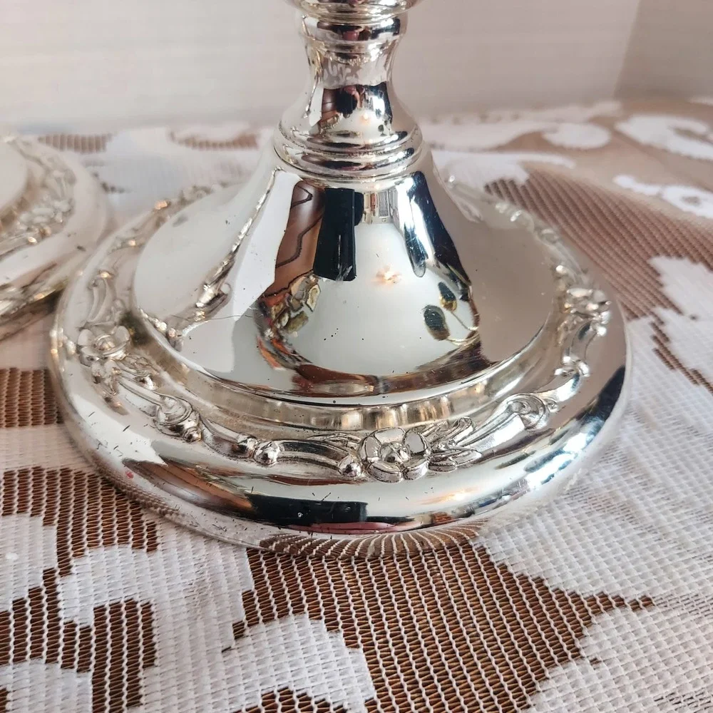 Oneida Silver Plated Candlesticks Pair Floral Embossed Weighted Japan 4.5 inch